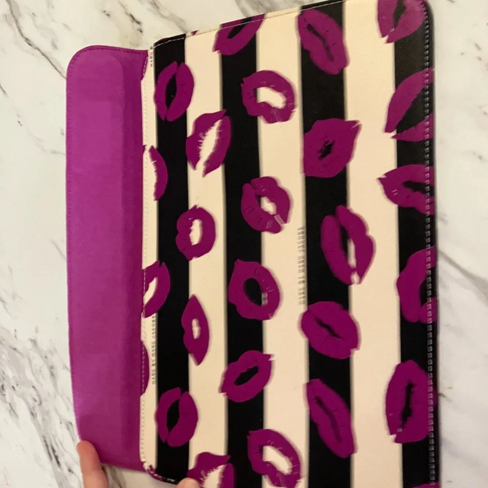 Marc By Marc Jacobs Laptop Tablet Sleeve Case Black and White Stripe Lips